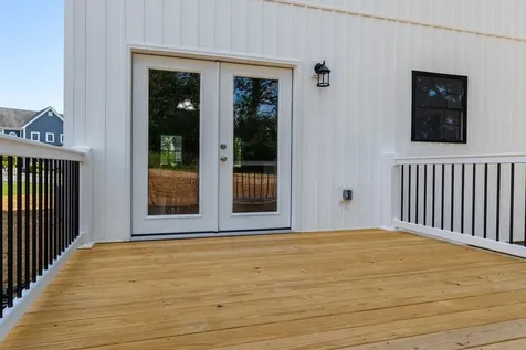 15 Topside Creek Staunton VA 24401