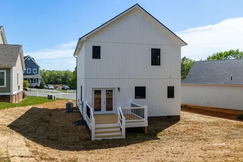 15 Topside Creek Staunton VA 24401