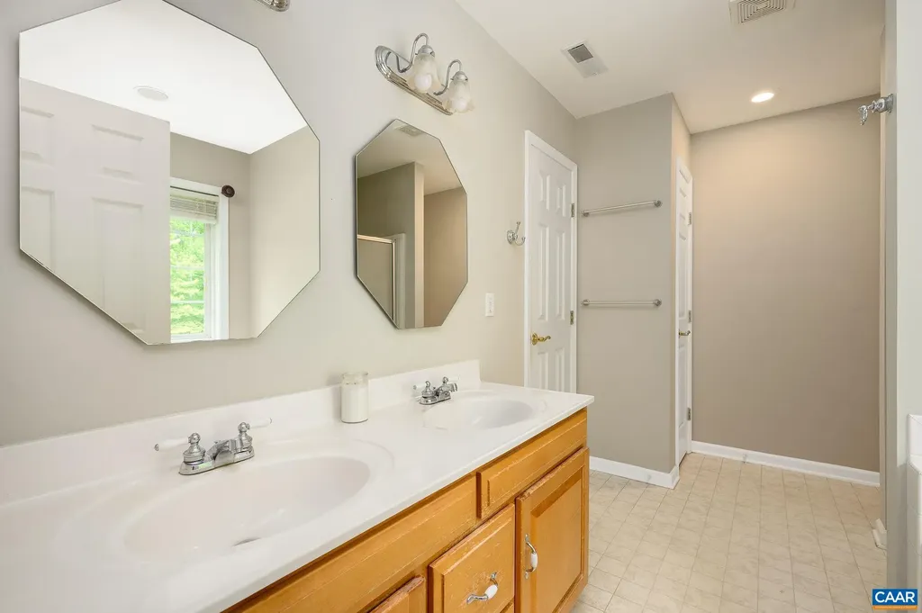 2364 Chesterfield Court N Charlottesville VA 22911