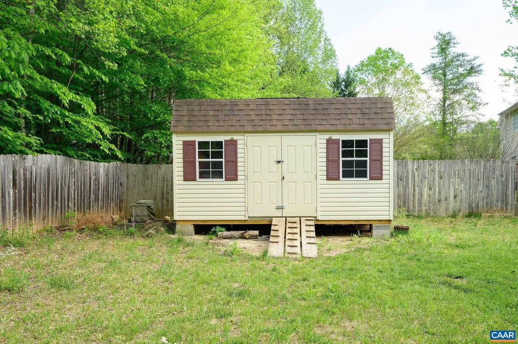 2364 Chesterfield Court N Charlottesville VA 22911