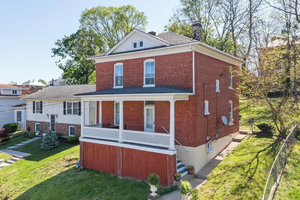105 Lake Avenue Staunton VA 24401