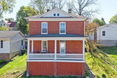 105 Lake Avenue Staunton VA 24401