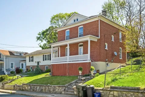 105 Lake Avenue Staunton VA 24401