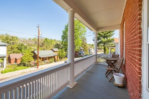105 Lake Avenue Staunton VA 24401