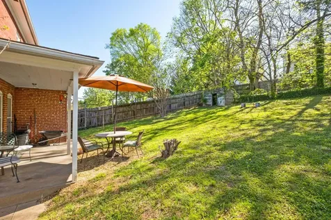 105 Lake Avenue Staunton VA 24401