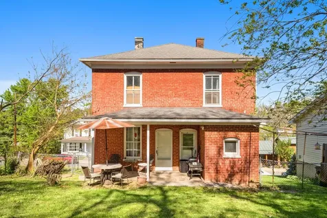 105 Lake Avenue Staunton VA 24401