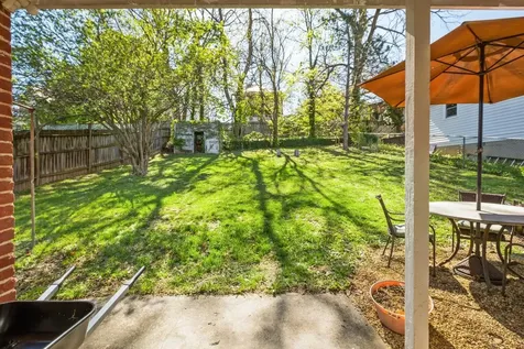 105 Lake Avenue Staunton VA 24401
