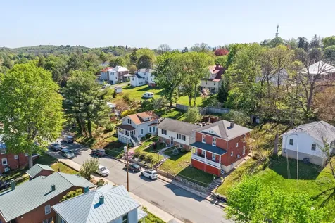 105 Lake Avenue Staunton VA 24401