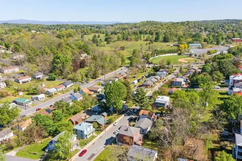 105 Lake Avenue Staunton VA 24401