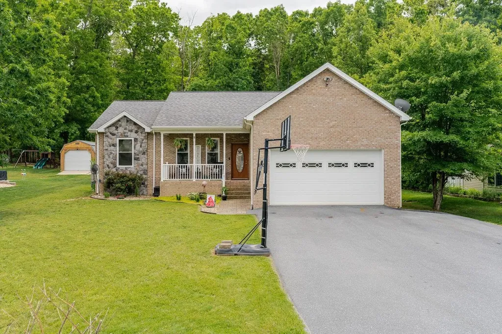 140 Back Road Shenandoah VA 22849