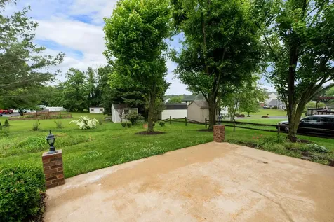 82 Pheasant Run Waynesboro VA 22980
