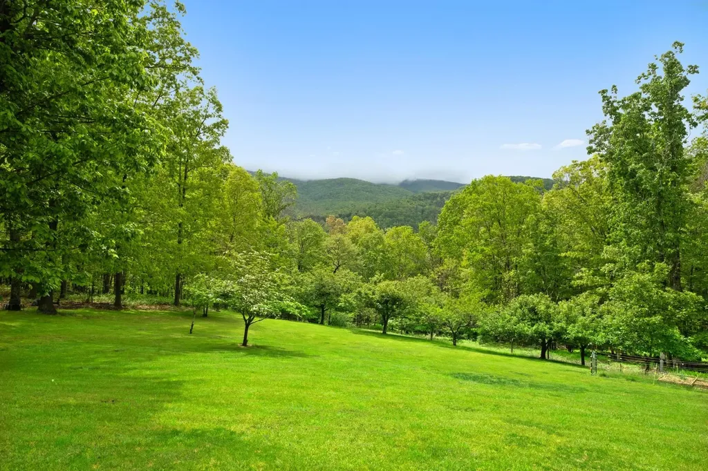 537 High Valley Drive N Monterey VA 24465