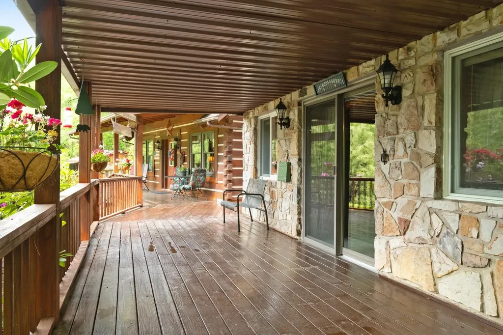 537 High Valley Drive N Monterey VA 24465