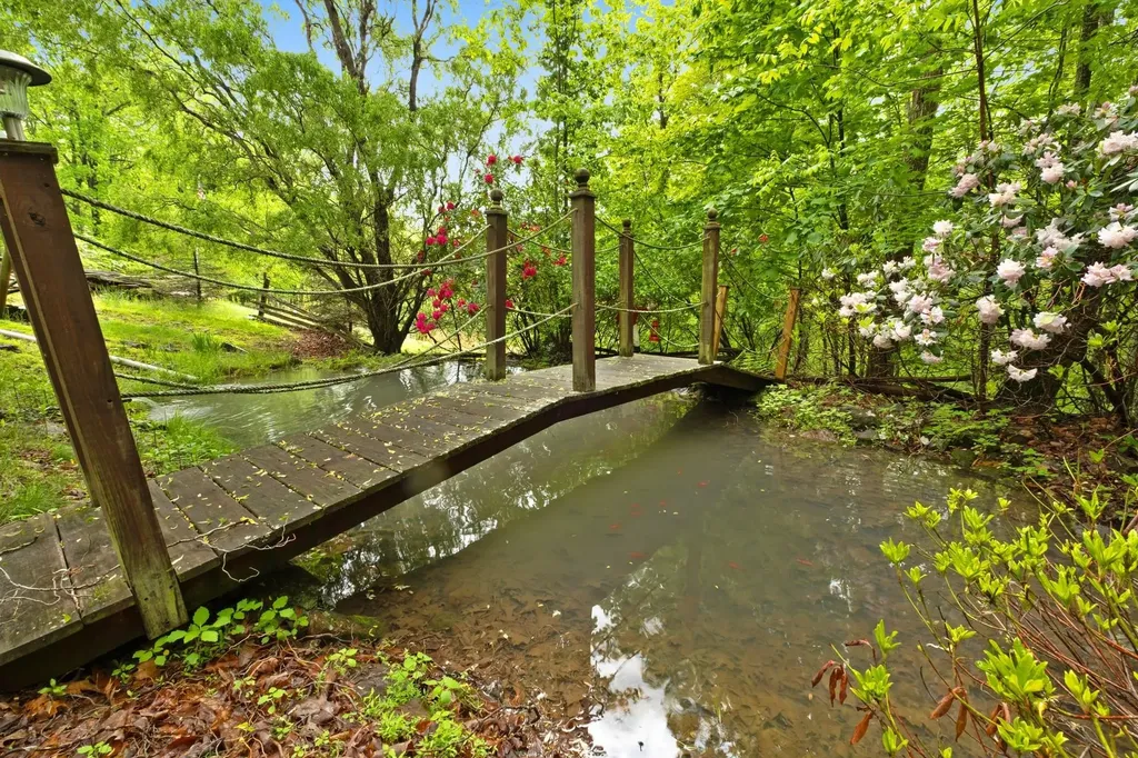 537 High Valley Drive N Monterey VA 24465