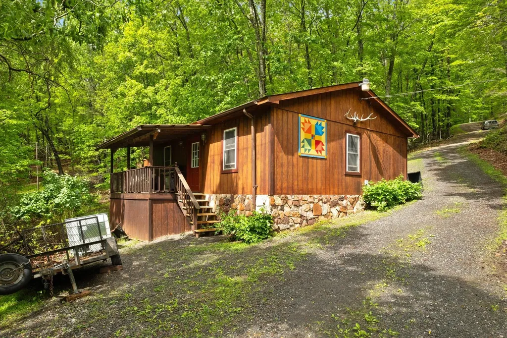 537 High Valley Drive N Monterey VA 24465