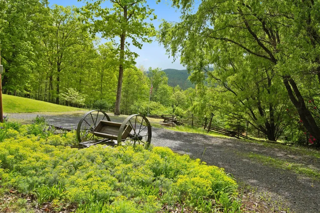 537 High Valley Drive N Monterey VA 24465