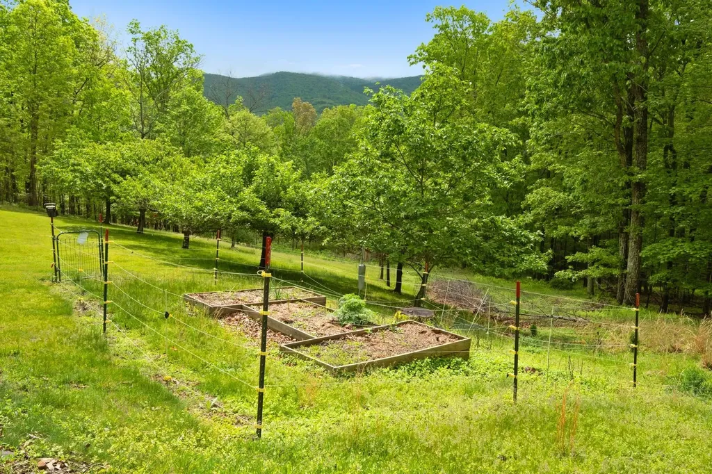 537 High Valley Drive N Monterey VA 24465