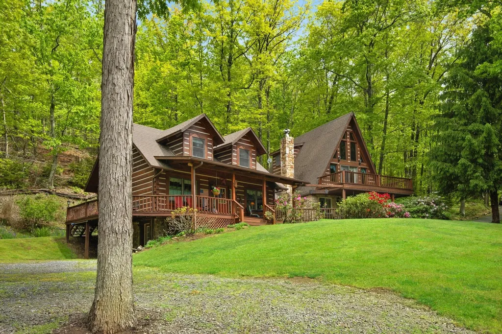 537 High Valley Drive N Monterey VA 24465