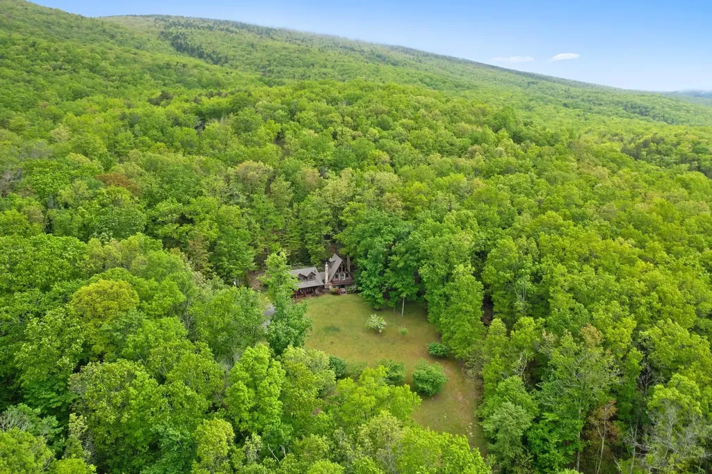 537 High Valley Drive N Monterey VA 24465