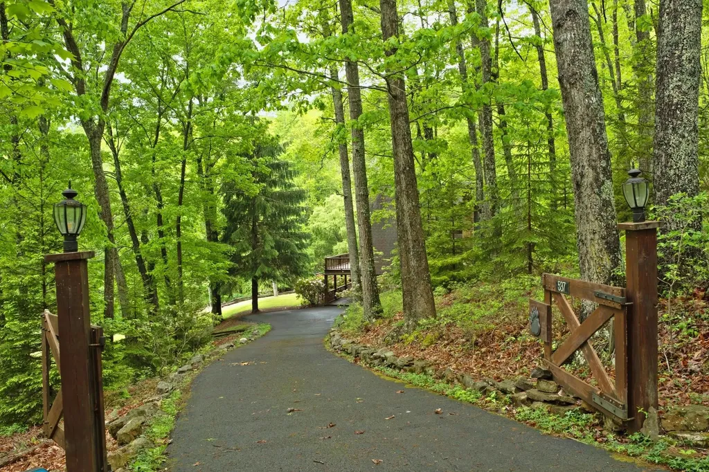 537 High Valley Drive N Monterey VA 24465