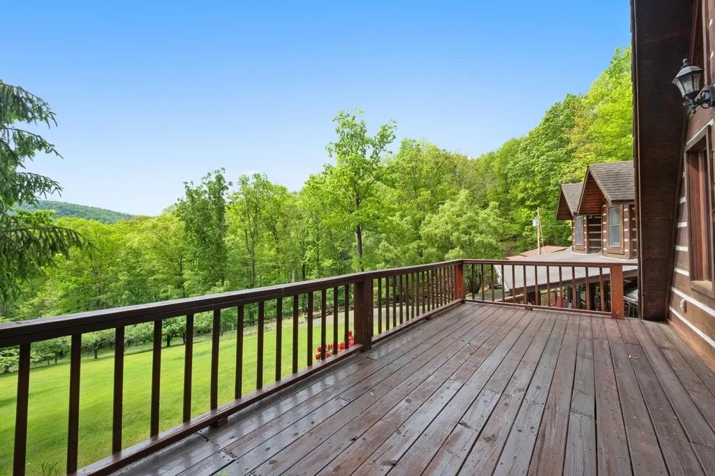 537 High Valley Drive N Monterey VA 24465