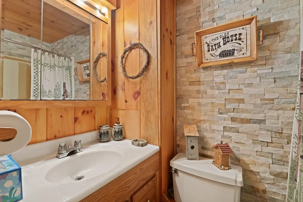 537 High Valley Drive N Monterey VA 24465