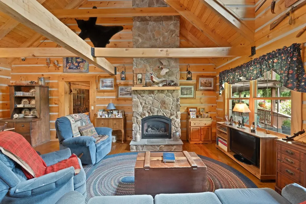 537 High Valley Drive N Monterey VA 24465