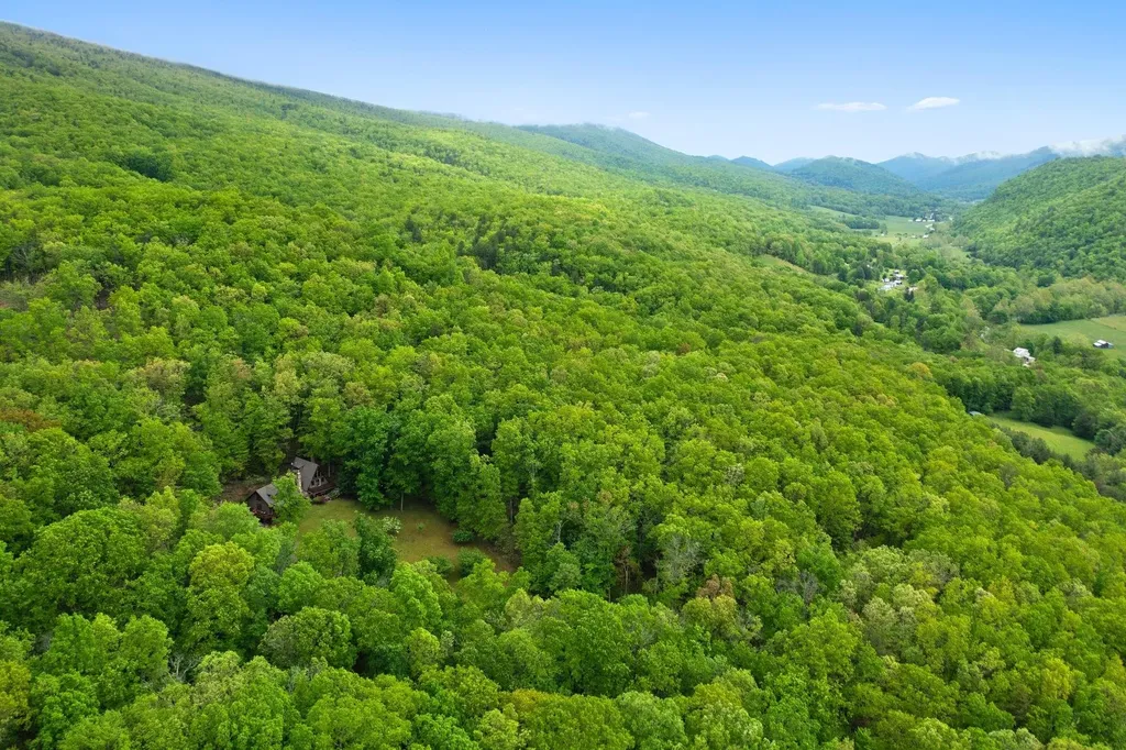 537 High Valley Drive N Monterey VA 24465