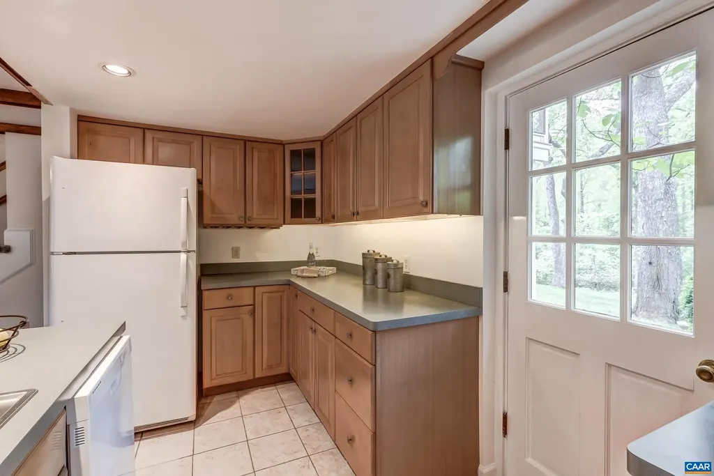 3665 Country Lane Charlottesville VA 22901