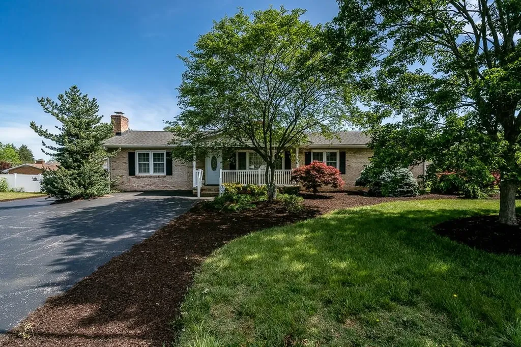 404 3rd Street Grottoes VA 24441