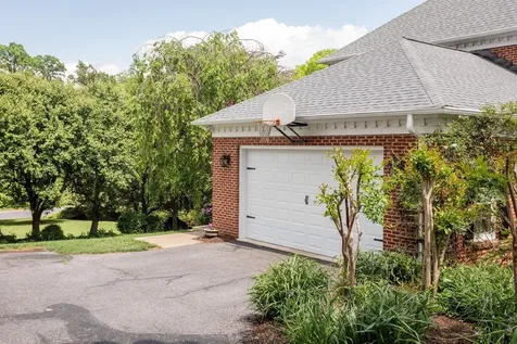 225 Divot Drive Harrisonburg VA 22802