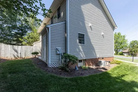 1098 Robin Hood Court Rockingham VA 22801