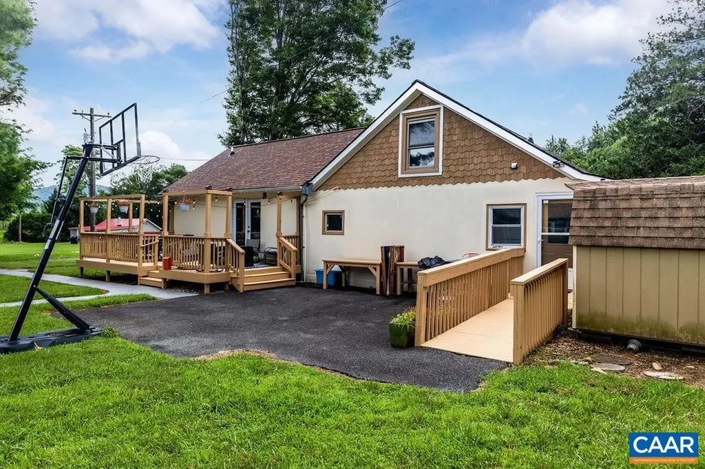 954 Beech Grove Road Roseland VA 22967