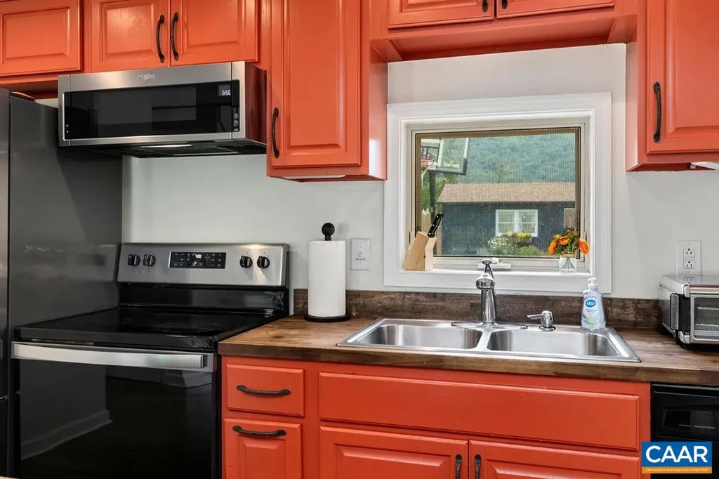 954 Beech Grove Road Roseland VA 22967