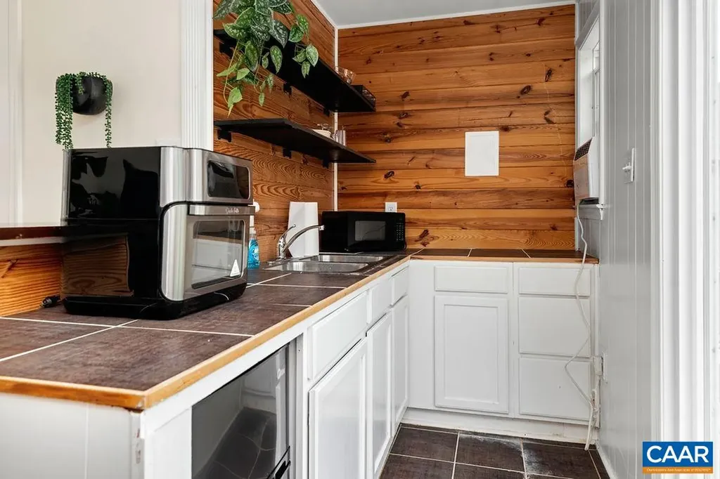 954 Beech Grove Road Roseland VA 22967