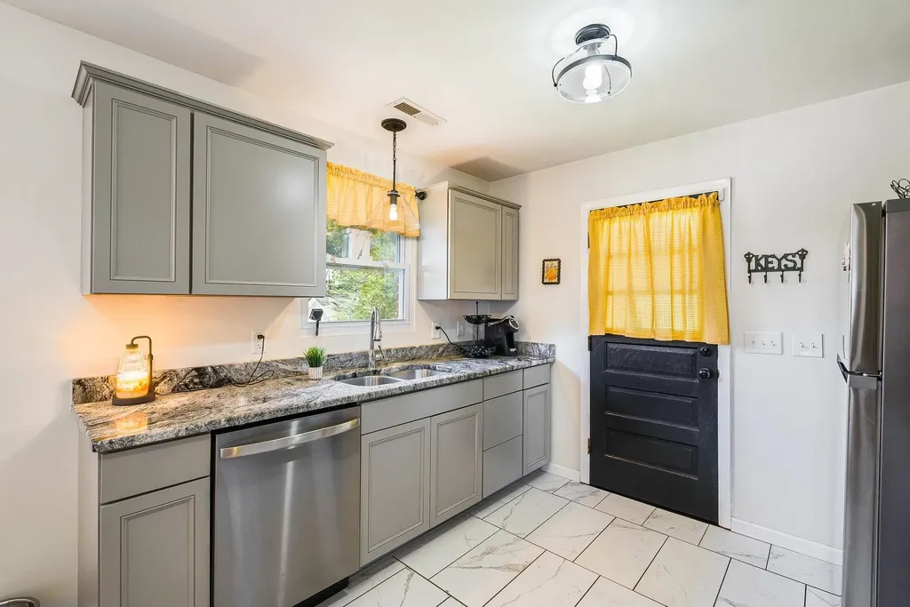 2260 Pine Avenue Buena Vista VA 24416