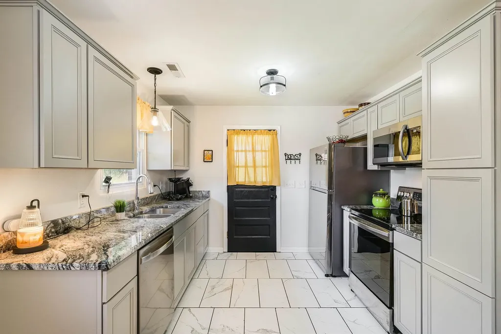 2260 Pine Avenue Buena Vista VA 24416