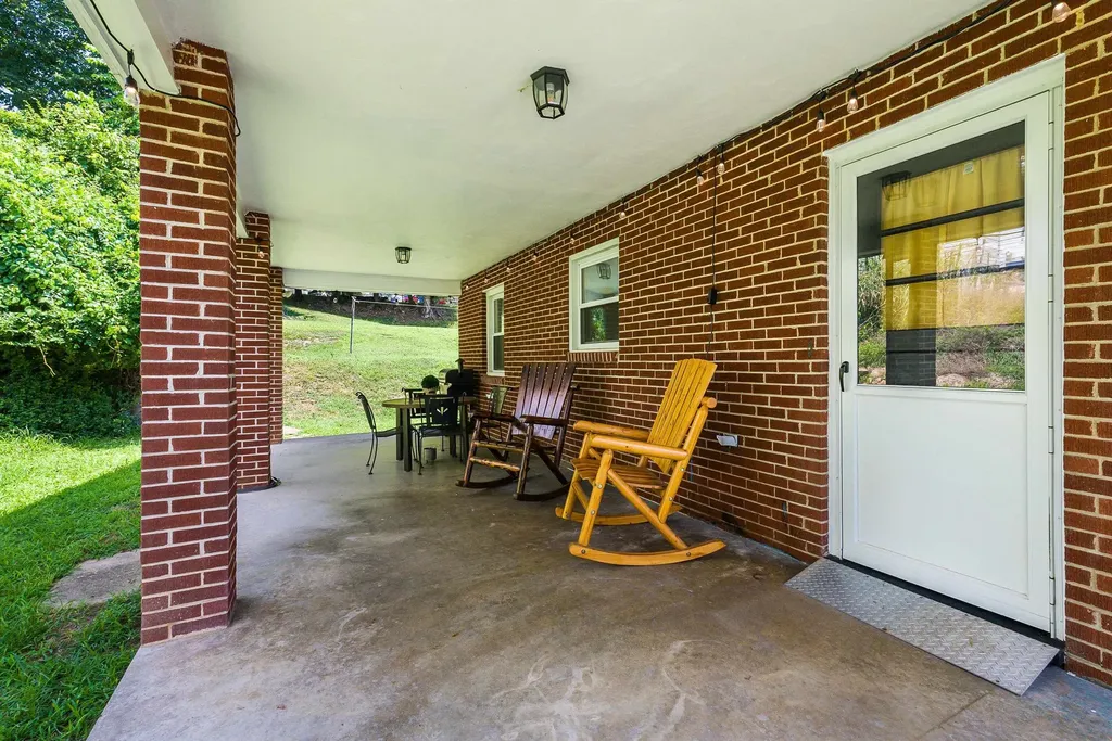 2260 Pine Avenue Buena Vista VA 24416