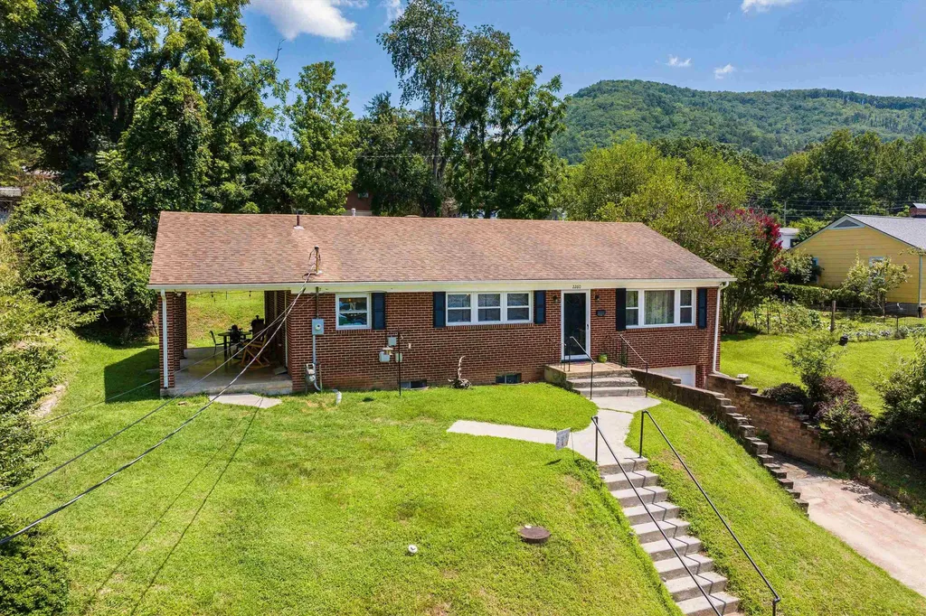 2260 Pine Avenue Buena Vista VA 24416