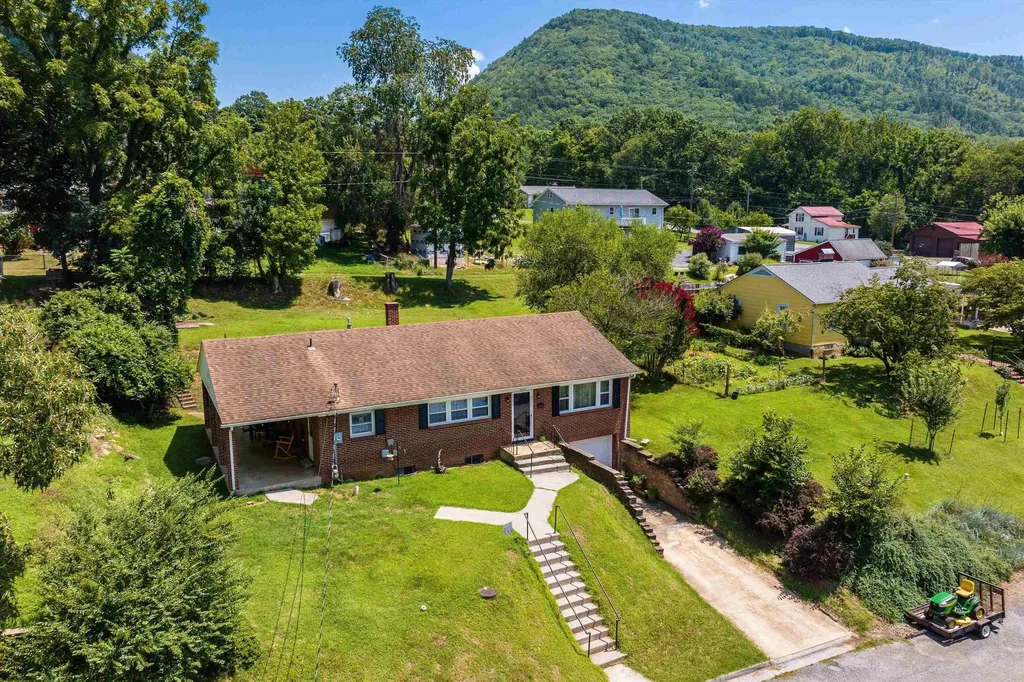 2260 Pine Avenue Buena Vista VA 24416