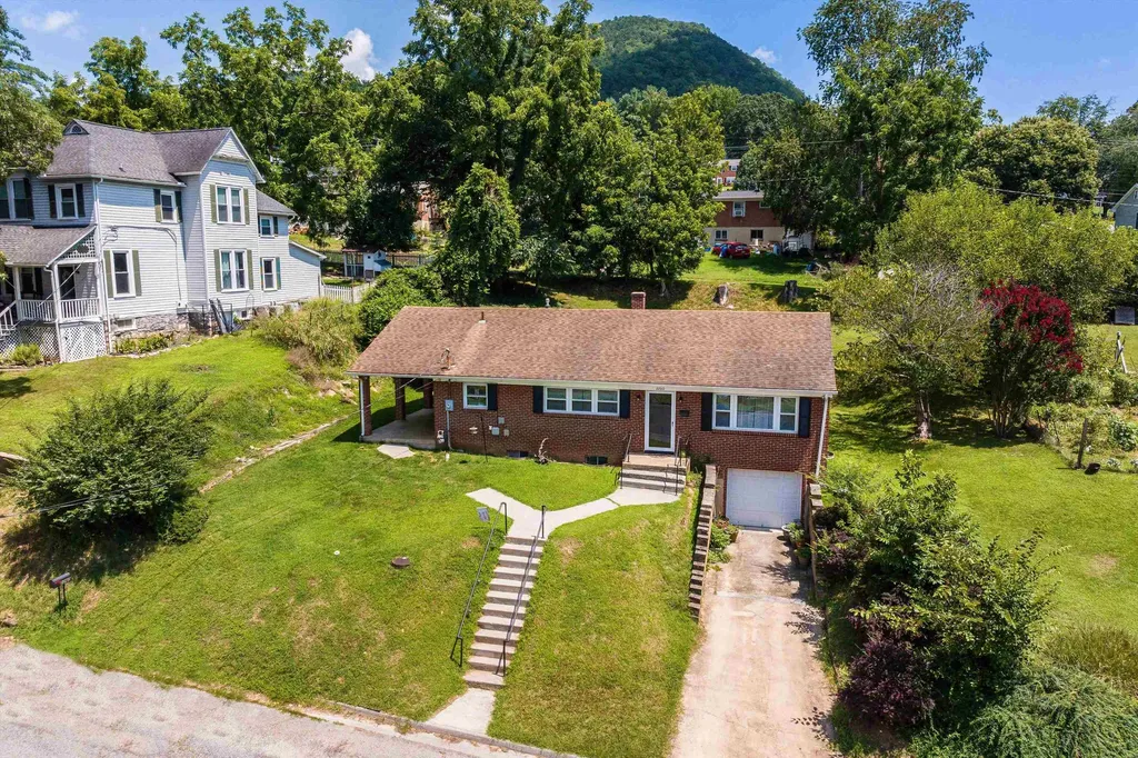 2260 Pine Avenue Buena Vista VA 24416