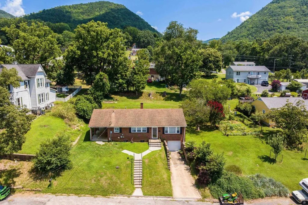 2260 Pine Avenue Buena Vista VA 24416