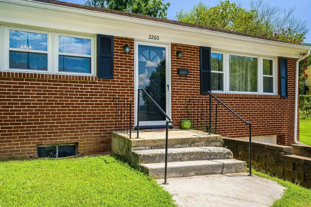 2260 Pine Avenue Buena Vista VA 24416