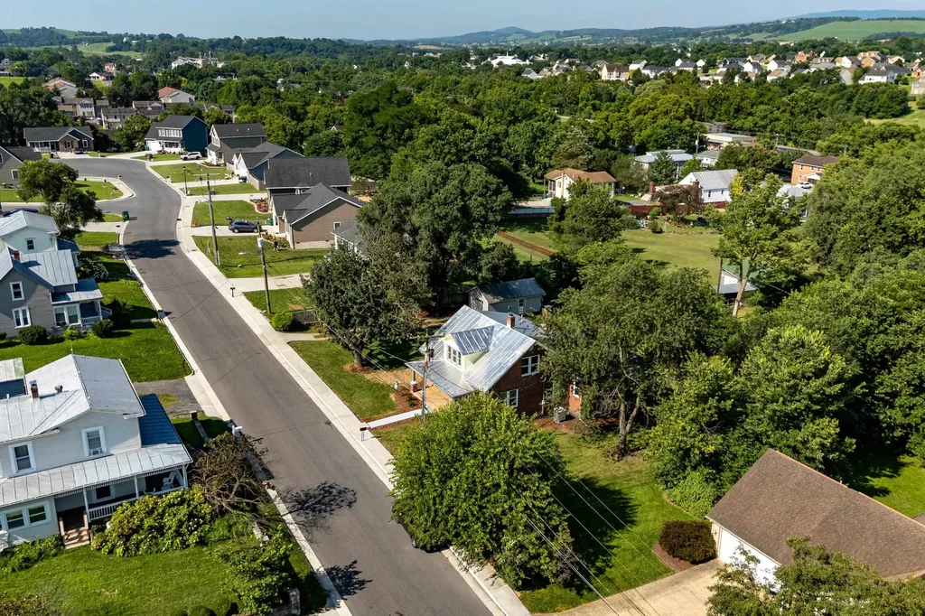 116 Linville Avenue Broadway VA 22815