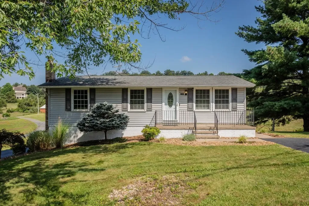 3361 Shen Lake Drive Rockingham VA 22801