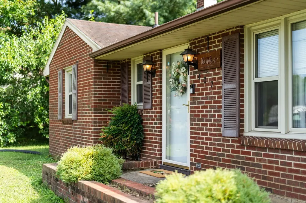 407 8th Street Grottoes VA 24441