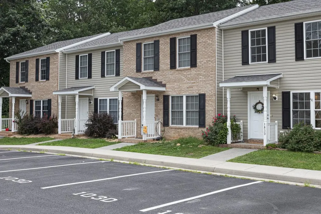 103 13th Street Grottoes VA 24441