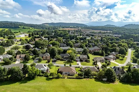 3242 Barrington Drive Rockingham VA 22801