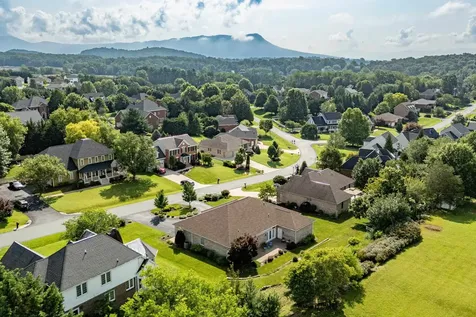 3242 Barrington Drive Rockingham VA 22801