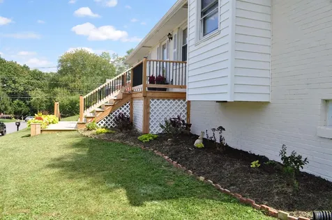 204 Burnley Drive Staunton VA 24401